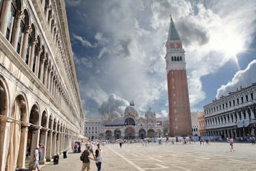 Passeio a pé guiado por Veneza com passeio de gôndola e spritz
